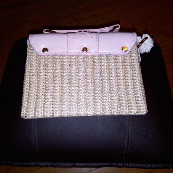 Neiman Marcus White Straw & Leather Flap Gold Hardware Crossbody - Picture 2 of 6